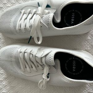 Women’s Vessi White Weekender waterproof tennis shoes size 10. New without box